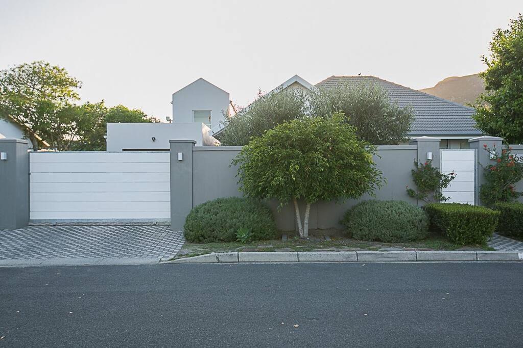 Whale Cottage With Airconditioning Hermanus Exterior photo